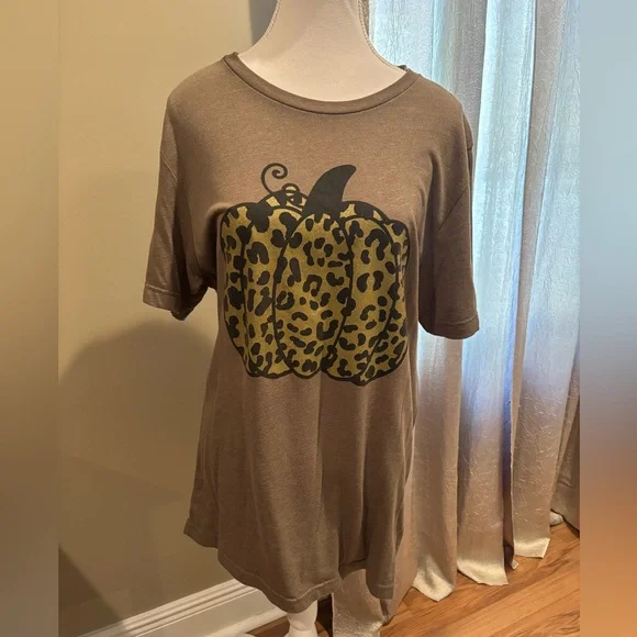 Leopard Pumpkin Graphic T-Shirt - Picture 2 of 3